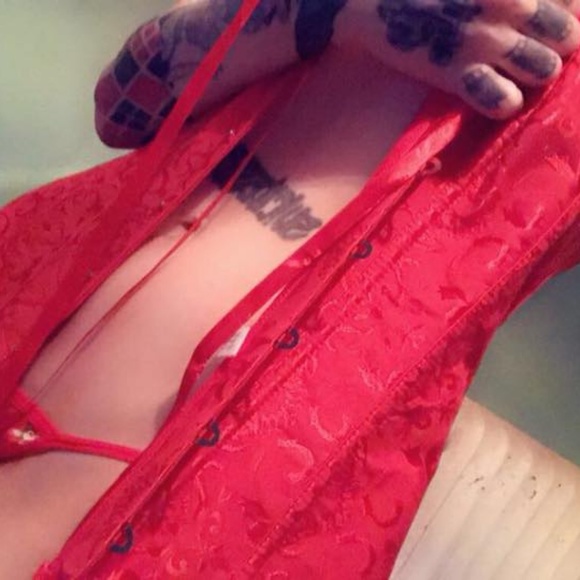Women's sexy red Large corset set - Picture 2 of 4